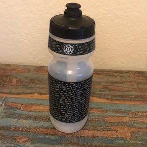 Lululemon SeaWheeze edition squirt water bottle.